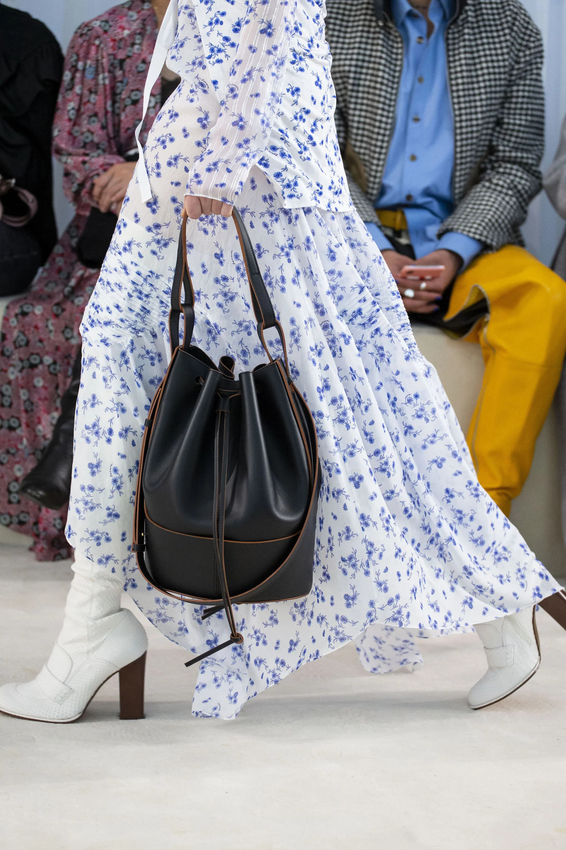 Loewe bag balloon sale